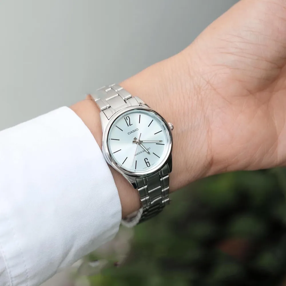 Timezone Oman – Luxury Watches, Swiss Timepieces & Smartwatches CASIO LTPV005D-7B - Image 4