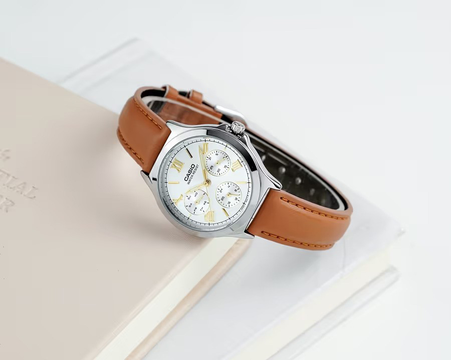 Timezone Oman – Luxury Watches, Swiss Timepieces & Smartwatches CASIO LTPV300L-7A2 - Image 4