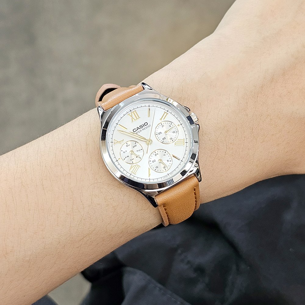 Timezone Oman – Luxury Watches, Swiss Timepieces & Smartwatches CASIO LTPV300L-7A2 - Image 3