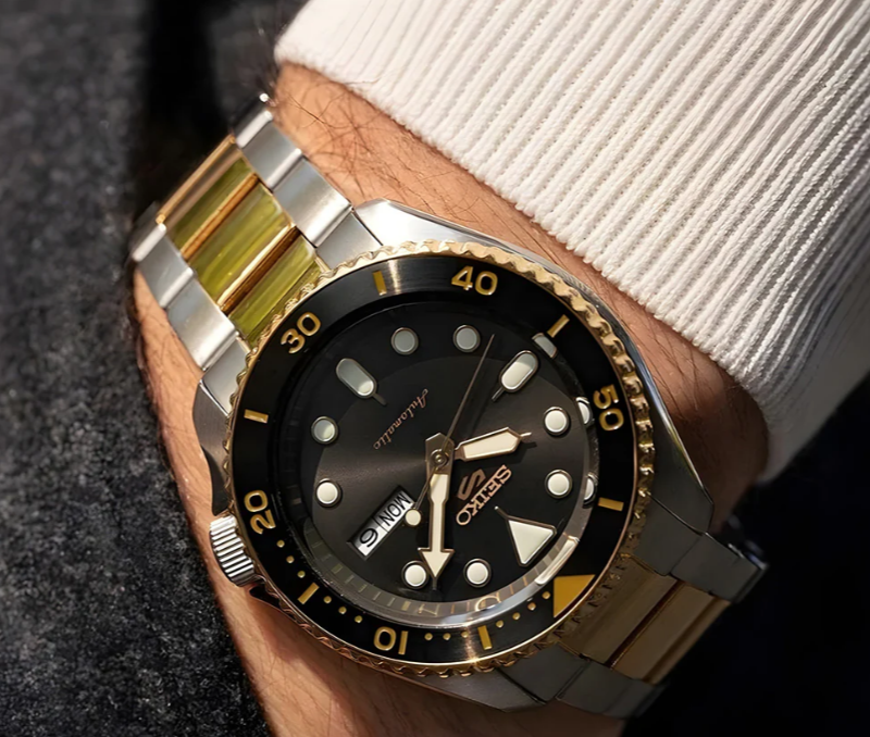 Timezone Oman – Luxury Watches, Swiss Timepieces & Smartwatches SEIKO-5 SRPK22 - Image 3