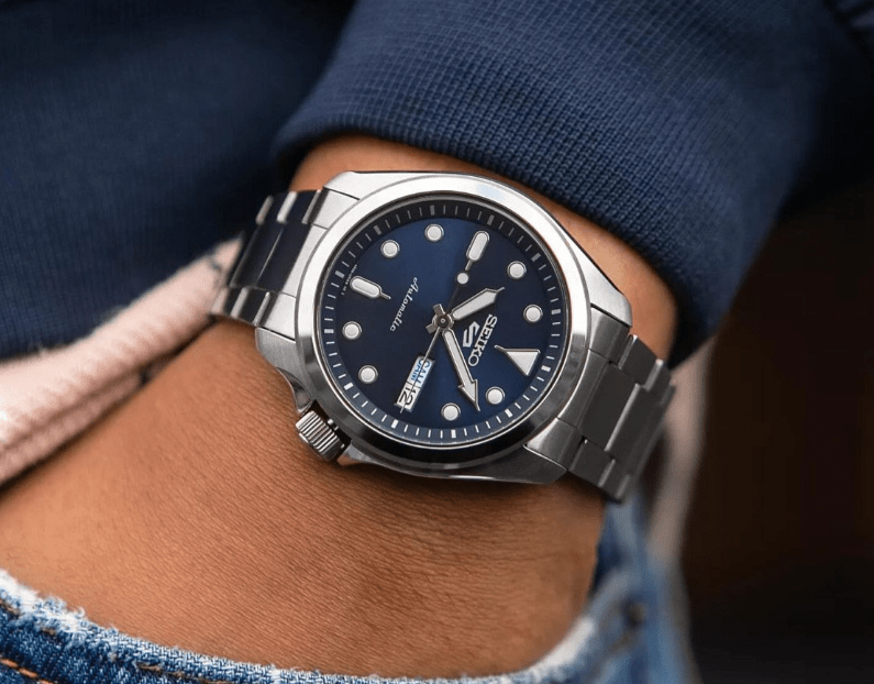 Timezone Oman – Luxury Watches, Swiss Timepieces & Smartwatches SEIKO-5 SRPE53K1 - Image 2