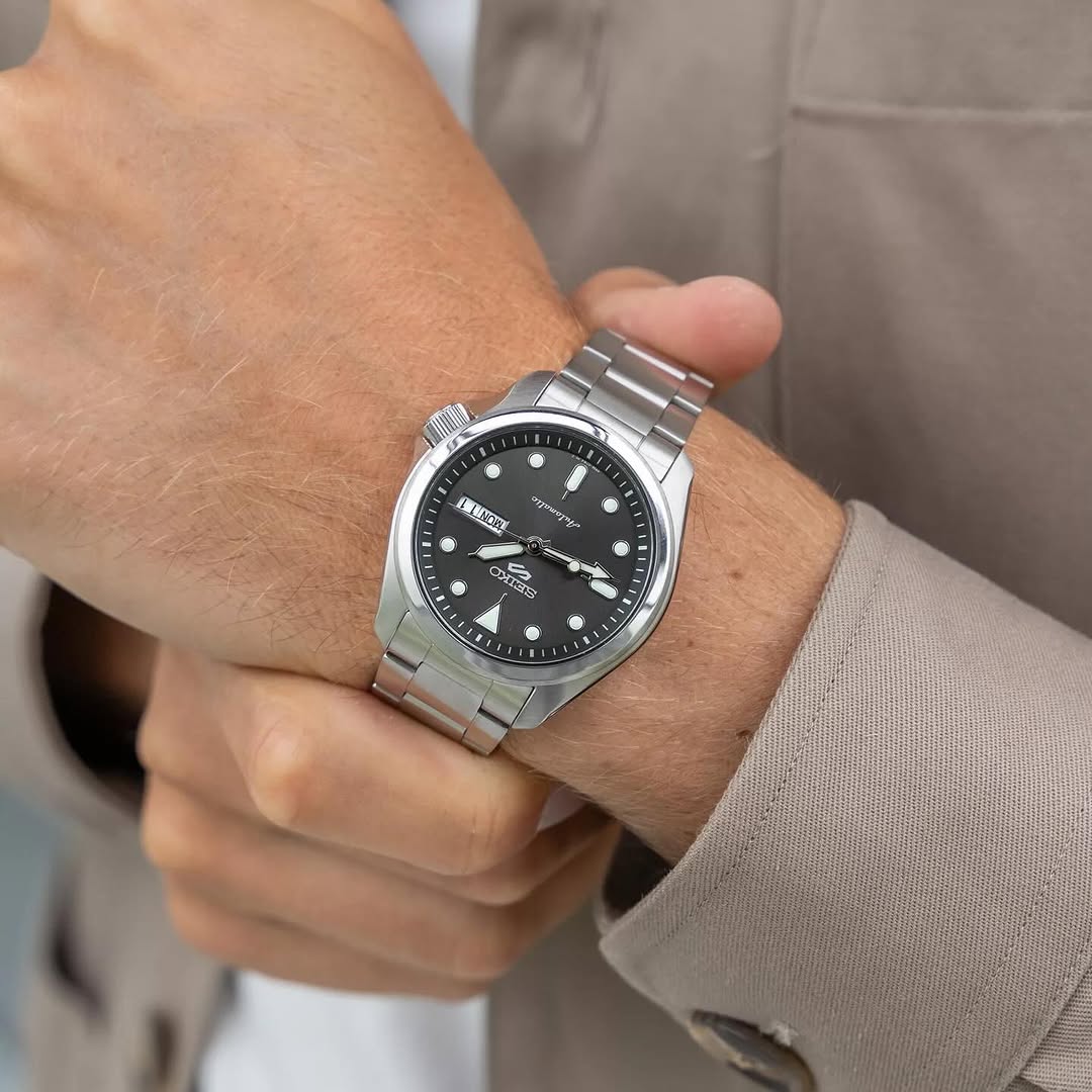 Timezone Oman – Luxury Watches, Swiss Timepieces & Smartwatches SEIKO-5 SRPE51K1 - Image 4