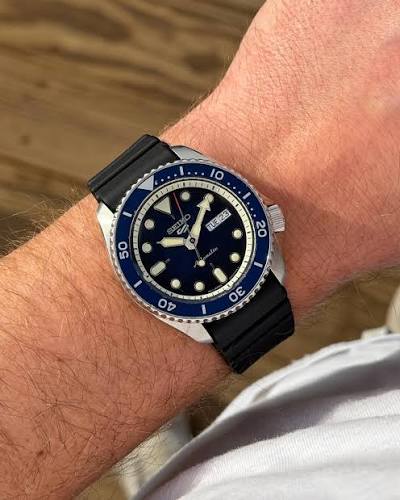 Timezone Oman – Luxury Watches, Swiss Timepieces & Smartwatches SEIKO-5 SRPD93 - Image 4